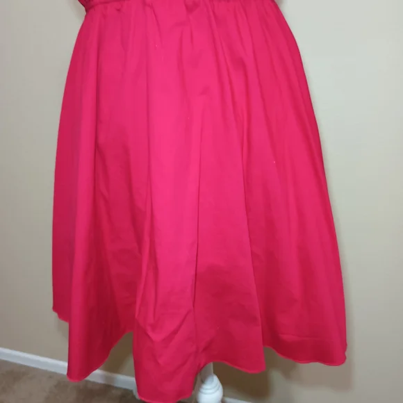 Elegant Red Sleeveless Dress - Picture 5 of 13